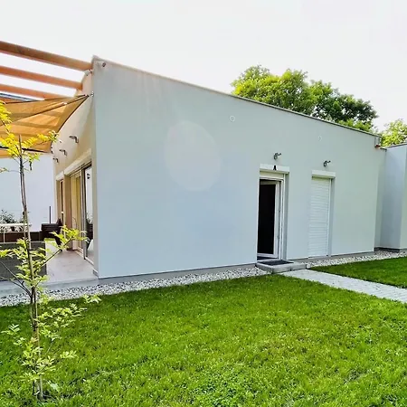 Aranygesztenye Apartmanhaz Villa