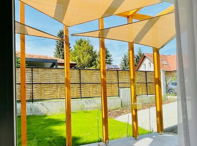 Aranygesztenye Apartmanhaz * בלטונודבארי