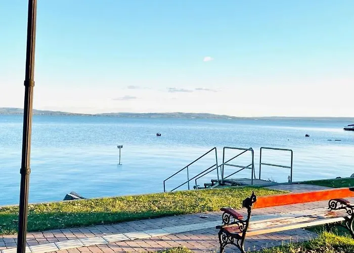 Aranygesztenye Apartmanhaz * בלטונודבארי